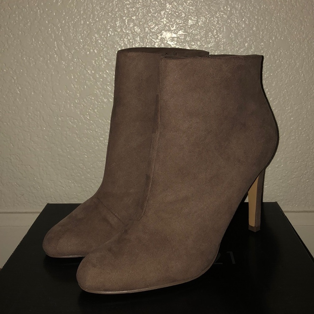 High heel boots